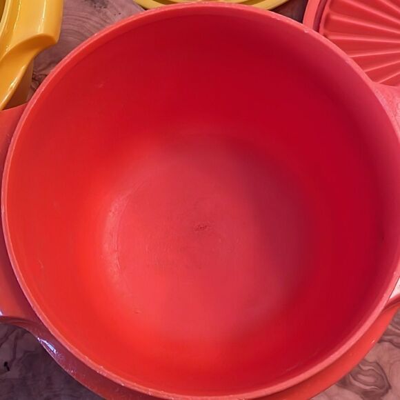 Pair of Tupperware 20oz. Servalier Bowls with Lids - Picture 6 of 7